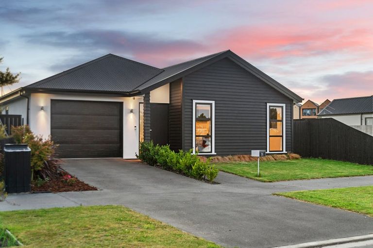 Photo of property in 71 Manakura Street, Russley, Christchurch, 8042