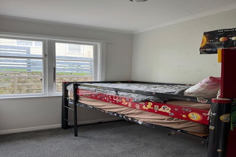 Photo of property in 41 Lincoln Avenue, Tawa, Wellington, 5028
