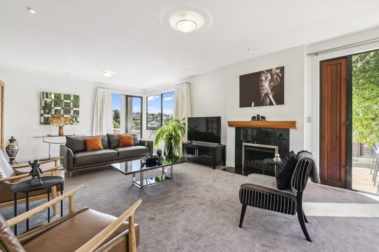 Photo of property in 2/2 The Esplanade, Campbells Bay, Auckland, 0630