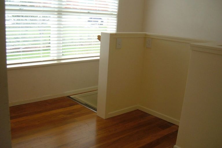 Photo of property in 1/32 Wicklow Road, Narrow Neck, Auckland, 0622