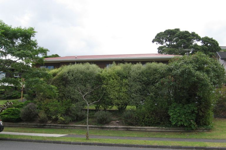 Photo of property in 110 West Harbour Drive, West Harbour, Auckland, 0618