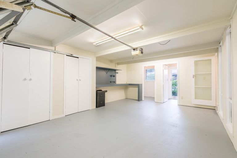 Photo of property in 1/7 Tallington Crescent, Torbay, Auckland, 0630