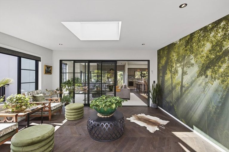 Photo of property in 7 Pike Place, Ferndale, New Plymouth, 4310