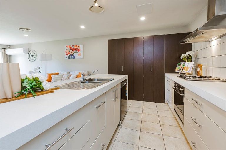 Photo of property in 10 Leneford Drive, East Tamaki, Auckland, 2013