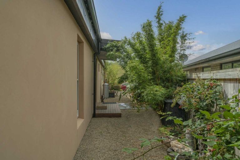 Photo of property in 19 Victoria Street, Coromandel, 3506