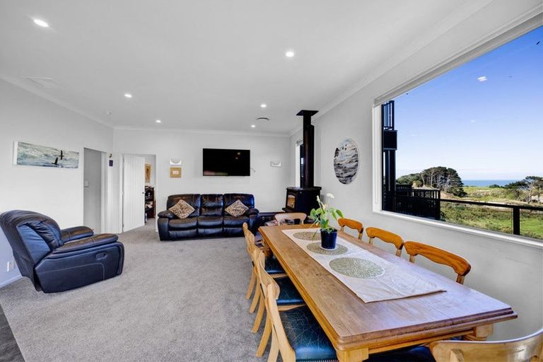 Photo of property in 48 Kawei Road, Ohawe, Hawera, 4671