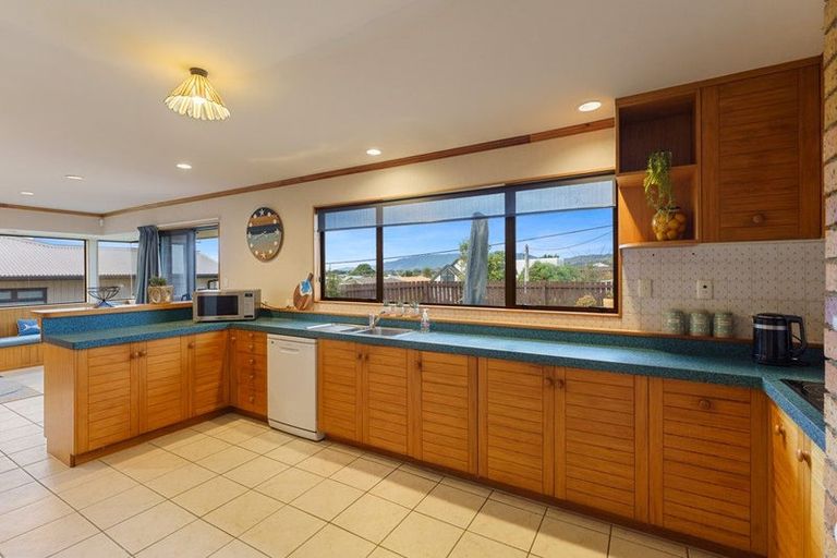 Photo of property in 128 Seaview Road, Paraparaumu Beach, Paraparaumu, 5032