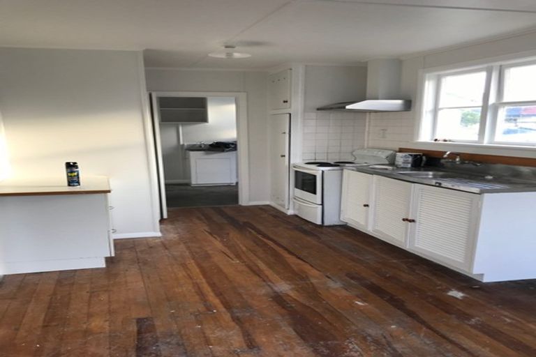 Photo of property in 7 Atiawa Crescent, Waiwhetu, Lower Hutt, 5010