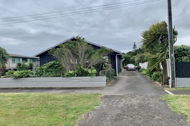 Photo of property in 69 Domett Street, Opunake, 4616