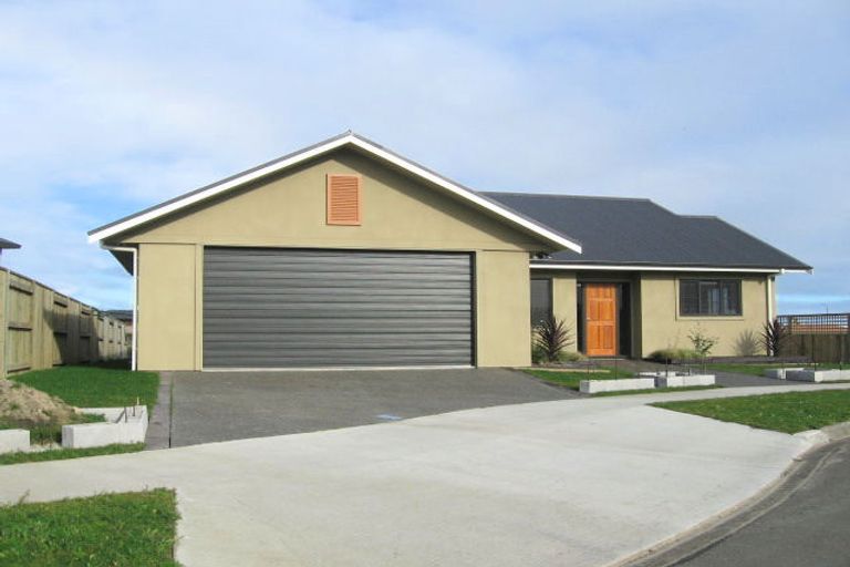 Photo of property in 27 Silkwood Place, Fitzherbert, Palmerston North, 4410