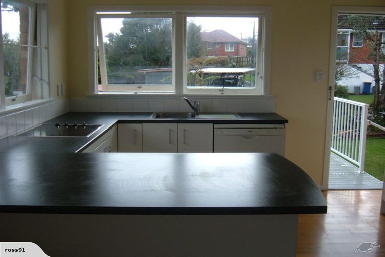 Photo of property in 1/32 Wicklow Road, Narrow Neck, Auckland, 0622