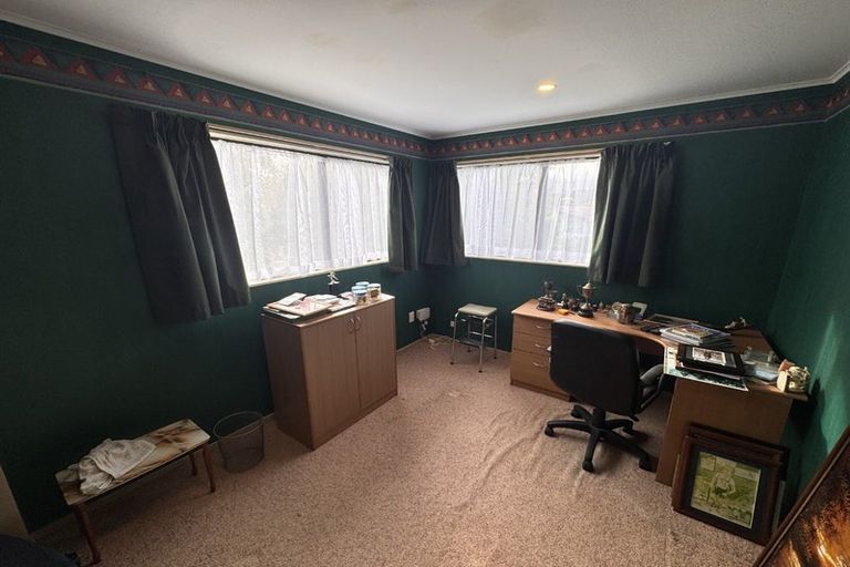 Photo of property in 21 Hartford Crescent, Totara Park, Upper Hutt, 5018