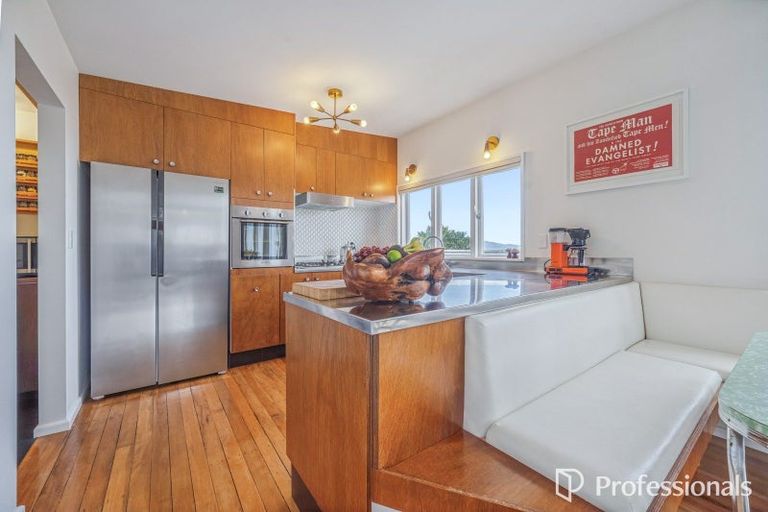Photo of property in 7 Titiro Moana Road, Korokoro, Lower Hutt, 5012