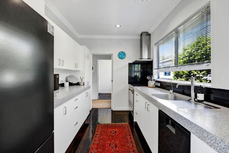 Photo of property in 290 Devon Street West, New Plymouth, 4310