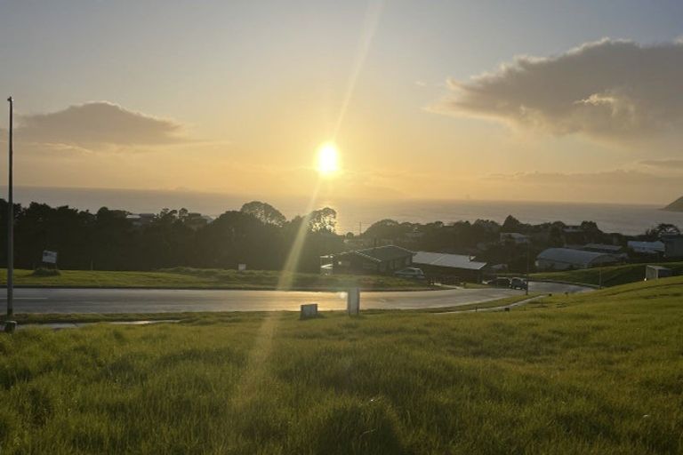 Photo of property in 4 Starlight Place, Langs Beach, 0582