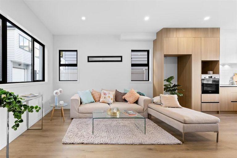 Photo of property in 5/25 Swanson Road, Henderson, Auckland, 0610