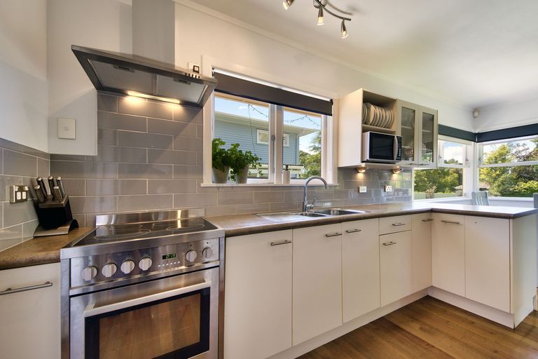 Photo of property in 45 Stottholm Road, Titirangi, Auckland, 0604
