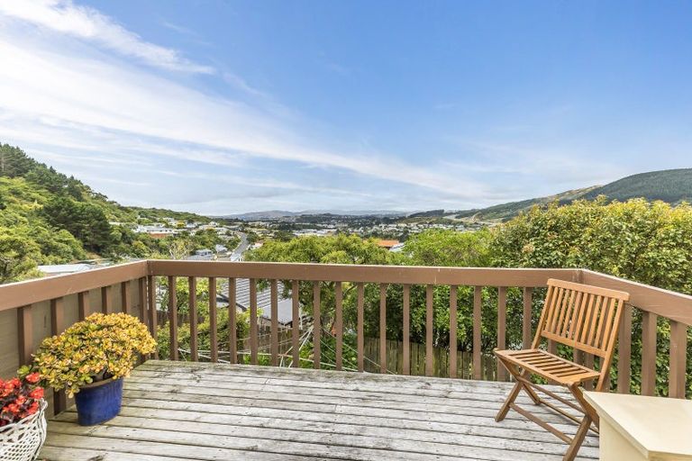 Photo of property in 6 Saint Aidans Way, Tawa, Wellington, 5028