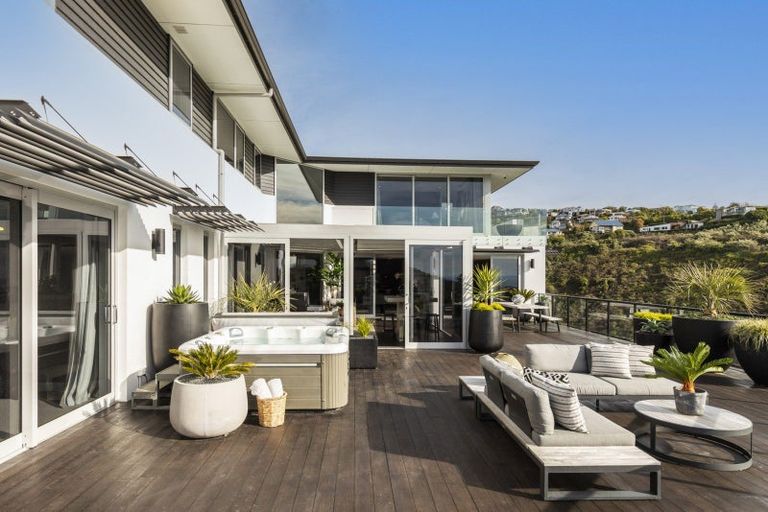 Photo of property in 15 Omeo Crescent, Redcliffs, Christchurch, 8081