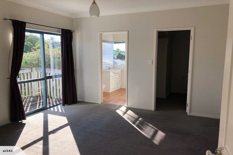 Photo of property in 38 Waldorf Crescent, Orewa, 0931