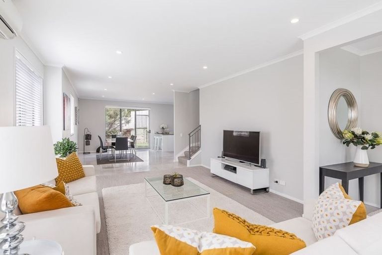 Photo of property in 61 Mackay Drive, Greenhithe, Auckland, 0632