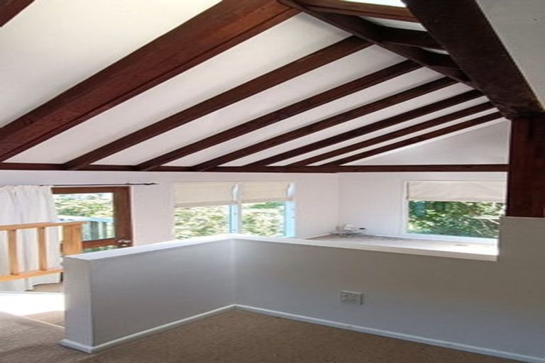 Photo of property in 148 Nicholson Road, Khandallah, Wellington, 6035