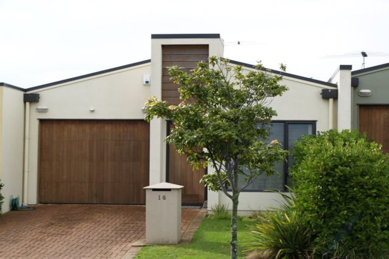 Photo of property in 16 Nagle Place, Golflands, Auckland, 2013