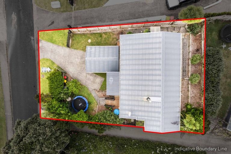 Photo of property in 2/32 Hand Road, Helensville, 0800