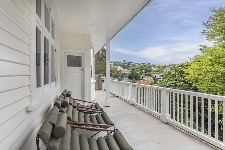 Photo of property in 19 Lower North Terrace, Kelburn, Wellington, 6012