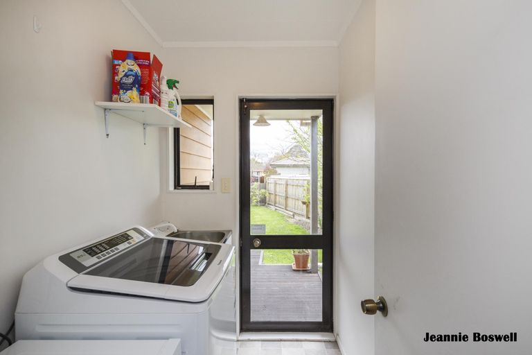 Photo of property in 41 Dalfield Place, Highbury, Palmerston North, 4412