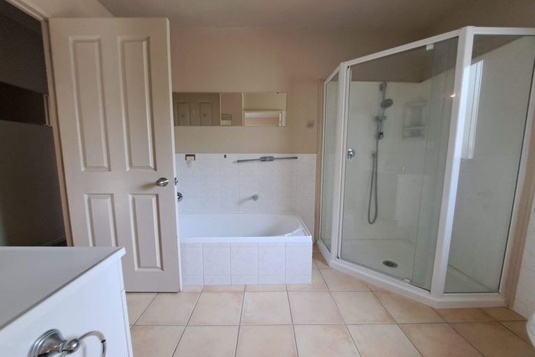 Photo of property in 2/19 Howe Street, Howick, Auckland, 2014