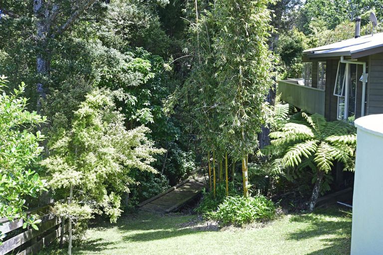 Photo of property in 18 Grand View Road, Leigh, 0985