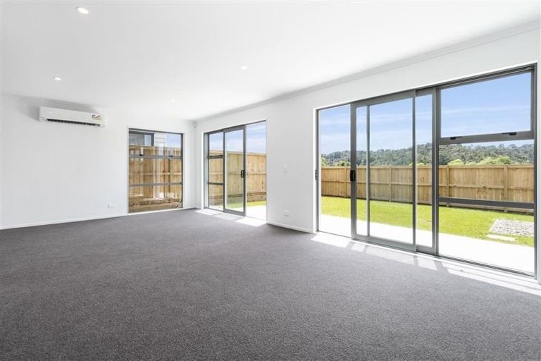 Photo of property in 36 Vincent Mcgrath Crescent, Swanson, Auckland, 0614