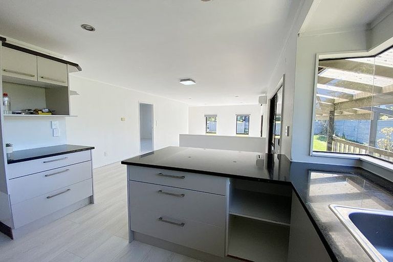 Photo of property in 49 Gosford Drive, Botany Downs, Auckland, 2010