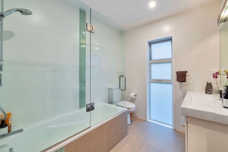 Photo of property in 15 Anakiwa Place, Milford, Auckland, 0620