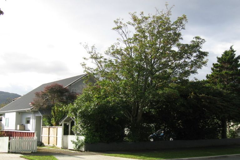 Photo of property in 16 Heretaunga Square, Silverstream, Upper Hutt, 5019