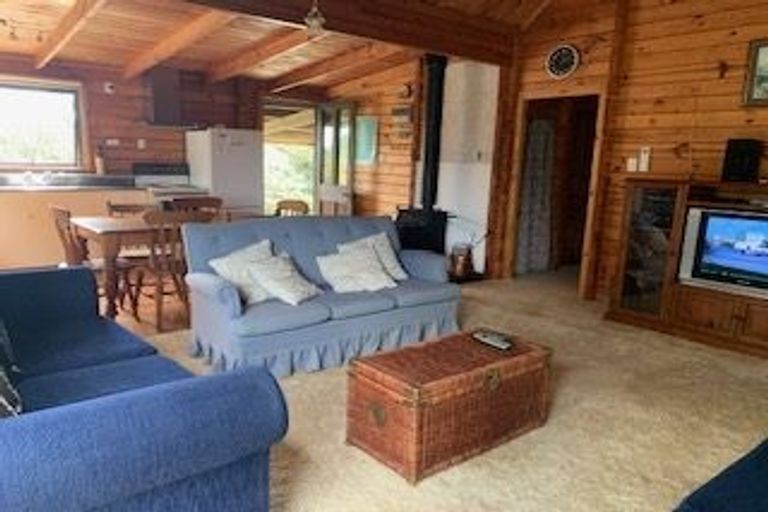 Photo of property in 17 Ivy Terrace, Moana, 7872