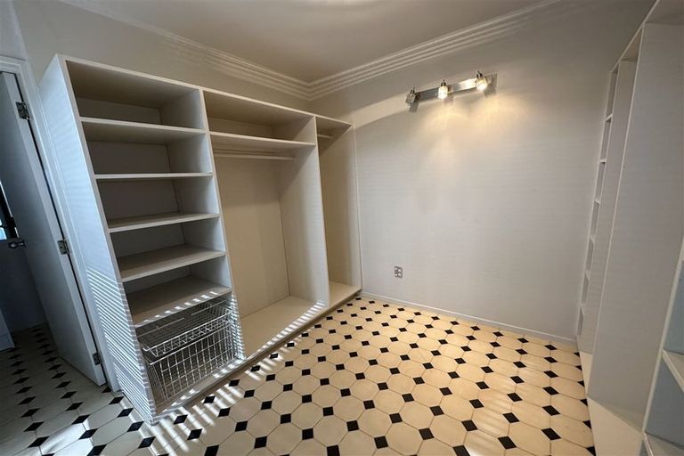 Photo of property in 2/23 Bernleigh Terrace, West Harbour, Auckland, 0618