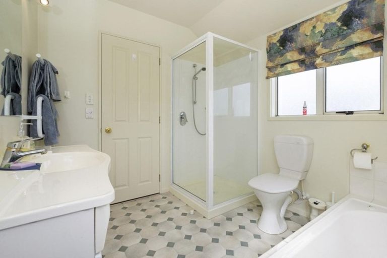 Photo of property in 150a Avonhead Road, Avonhead, Christchurch, 8042