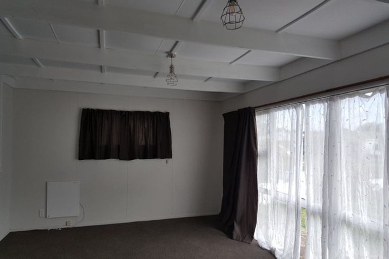 Photo of property in 25 Brookes Terrace, Waitara, 4320