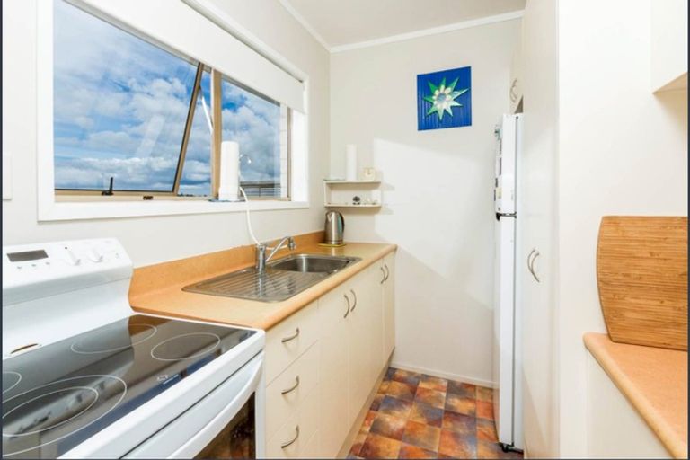 Photo of property in 1/819 East Coast Road, Northcross, Auckland, 0630