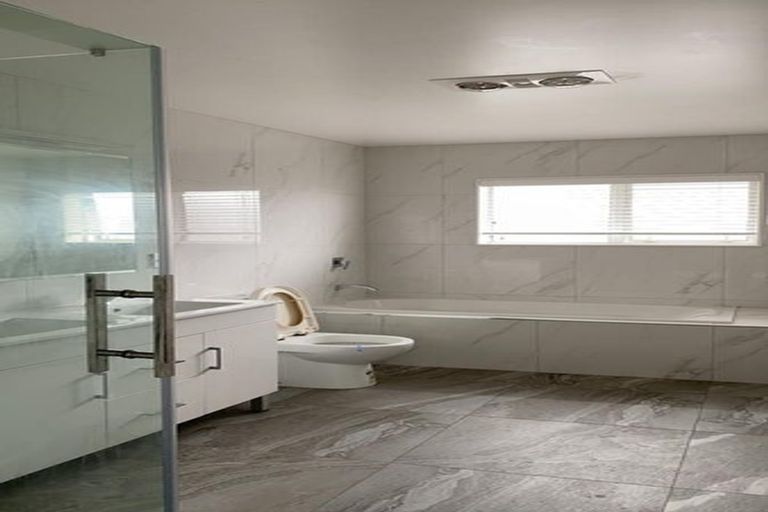 Photo of property in 37 Drumbuoy Drive, Flat Bush, Auckland, 2019