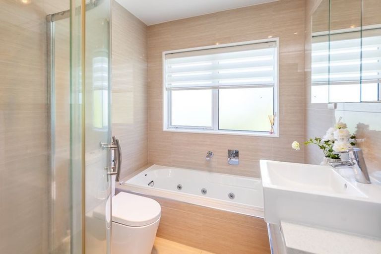 Photo of property in 152a Weatherly Road, Torbay, Auckland, 0630