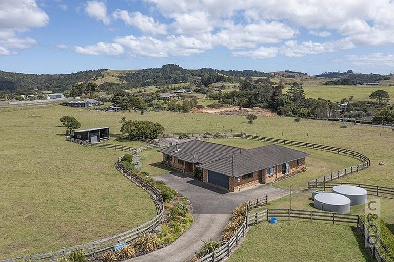 Photo of property in 118 Cottle Road, Taupaki, Henderson, 0782