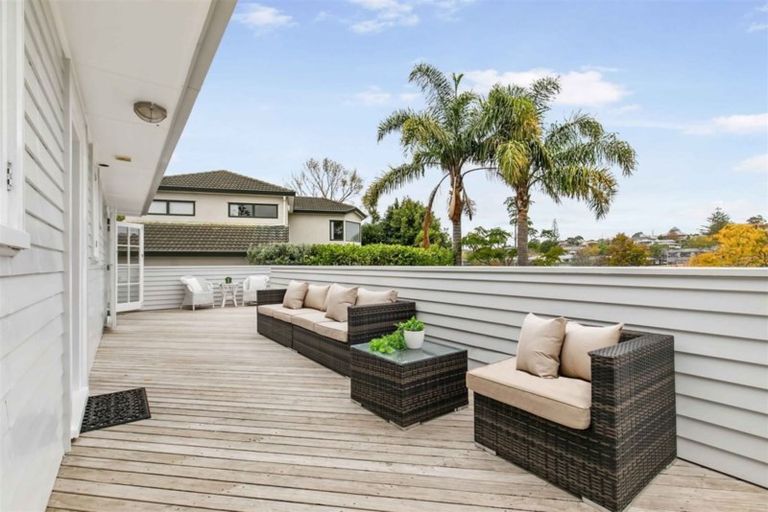 Photo of property in 1/83 Selwyn Crescent, Forrest Hill, Auckland, 0620