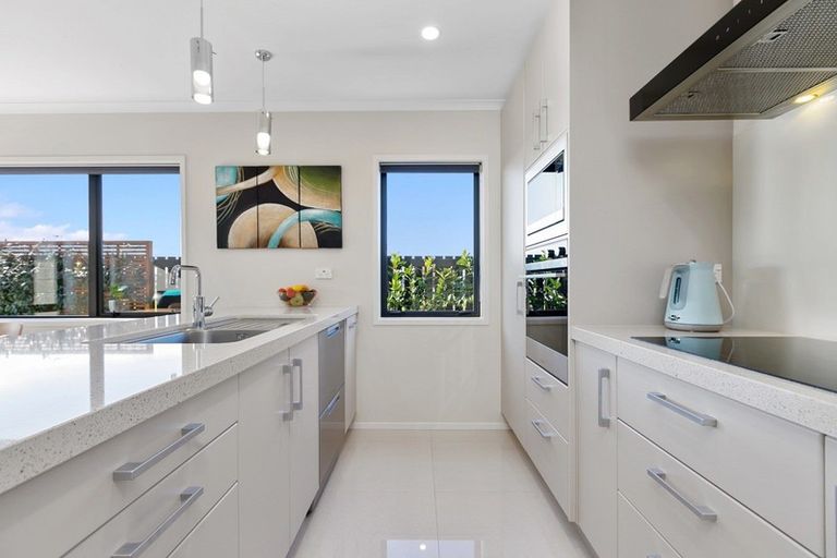 Photo of property in 24 Marion Crescent, Papamoa Beach, Papamoa, 3118