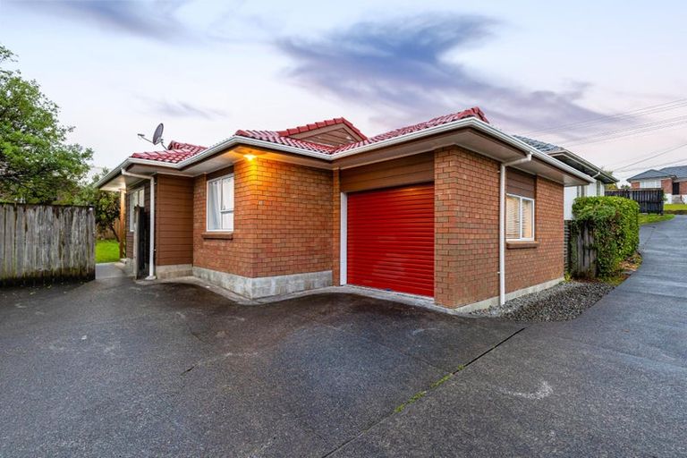 Photo of property in 2/5 Newington Road, Henderson, Auckland, 0612