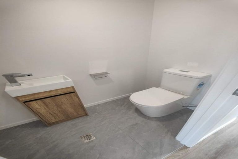 Photo of property in 8 Kautawa Lane, Massey, Auckland, 0614