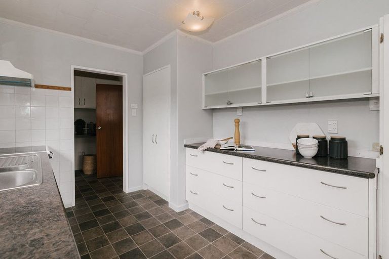 Photo of property in 53 Wikiriwhi Crescent, Awapuni, Palmerston North, 4412