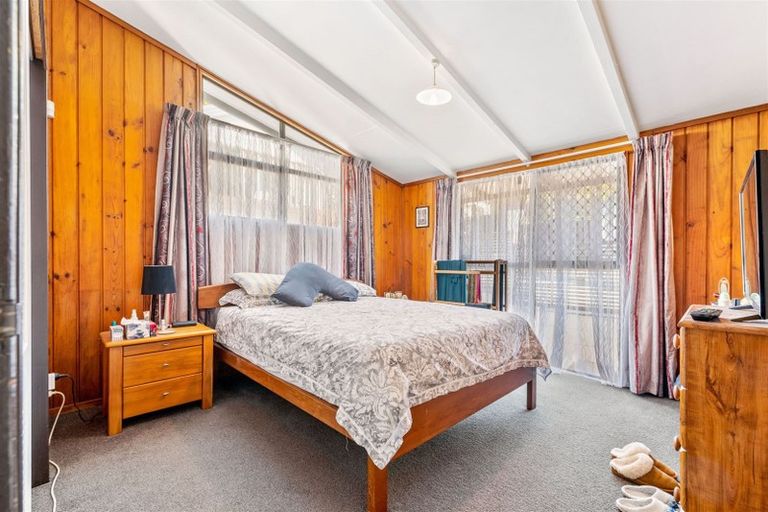 Photo of property in 5 Kemp Road, Massey, Auckland, 0614